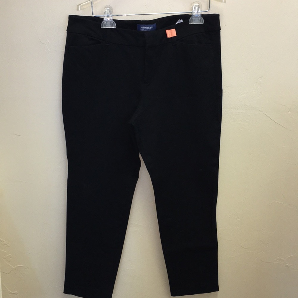 Old Navy black Capri SZ 12 VGUC